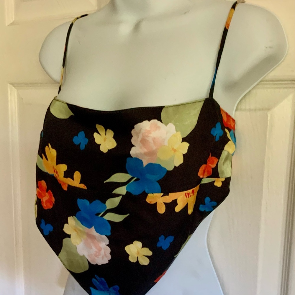 NWOT…DANIELLE BERNSTEIN….Scarf Top
